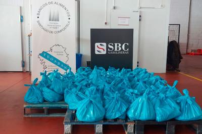 <p>
	SBC Gasolineras realiza una donaci&oacute;n al banco de alimentos de Santiago</p>
